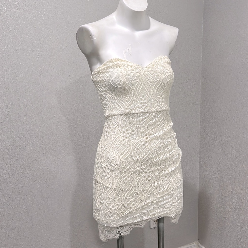 Lace Dress - Picture 2 of 3